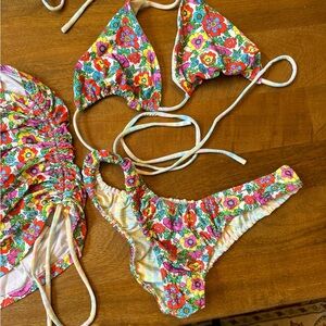 VDM bikini with matching cover skirt. Top size L, bottoms size M